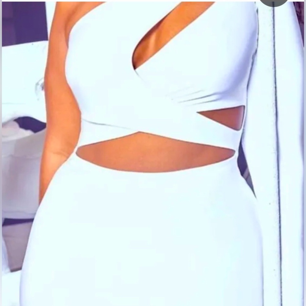 Prettylittlething Chic Plus Size One-Shoulder Whi… - image 3